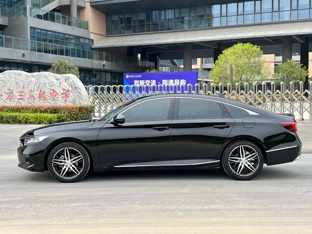 Honda Accord — фото 9