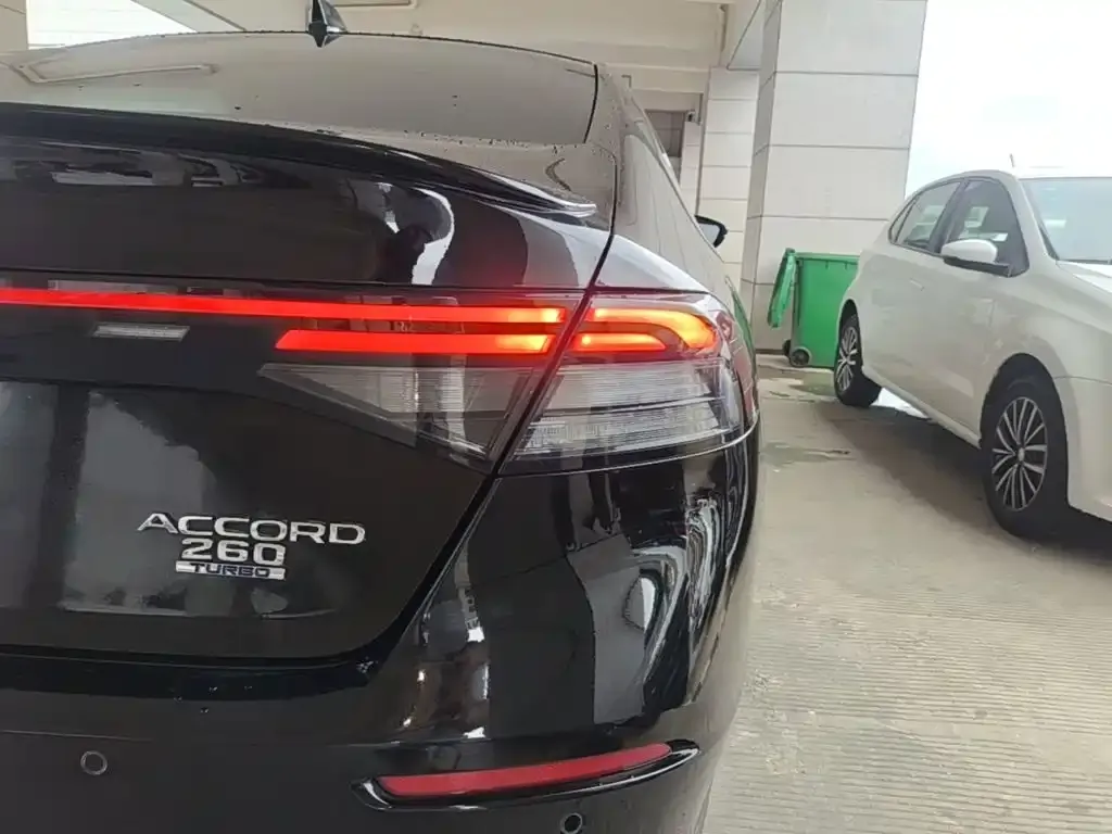 Honda Accord — фото 10