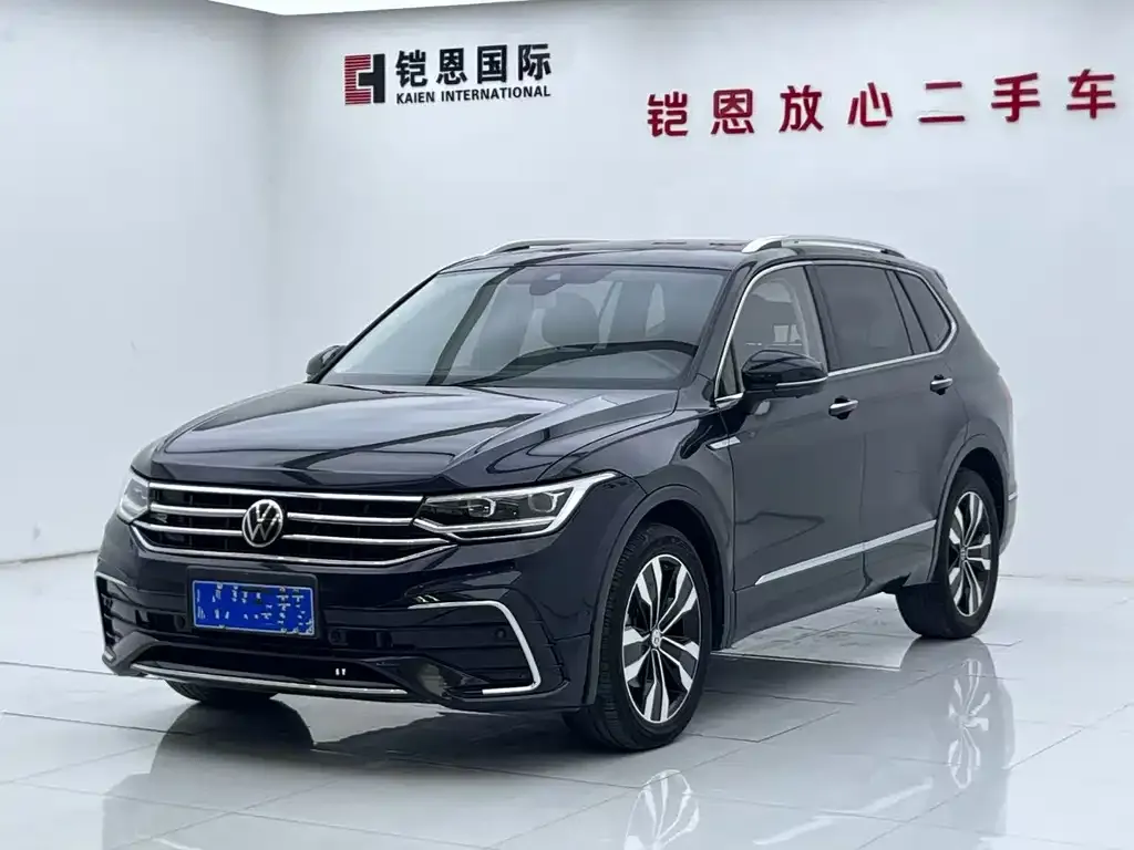 Volkswagen Tiguan L — фото 1