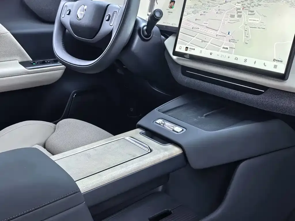 Volvo XC70 Plug-in Hybrid — фото 6