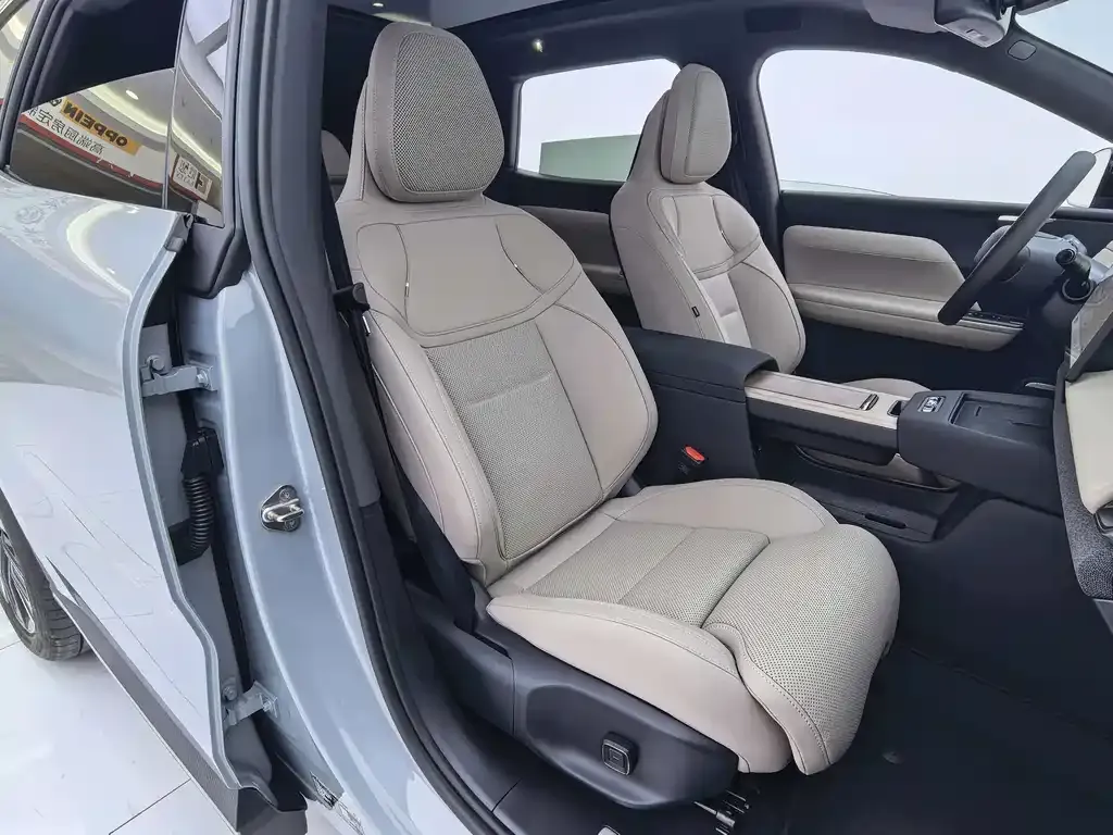 Volvo XC70 Plug-in Hybrid — фото 7
