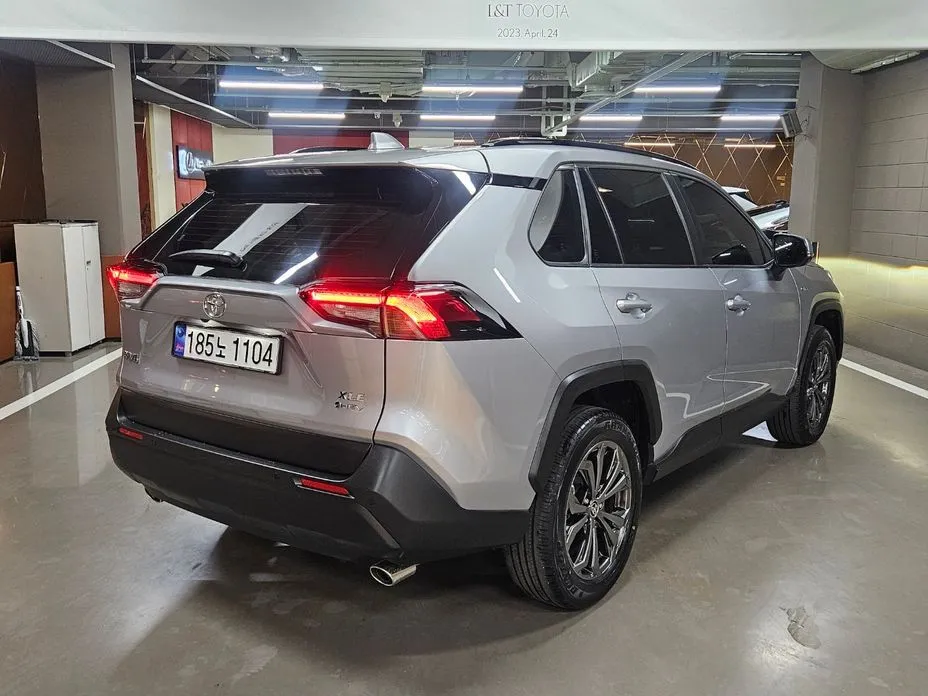 Toyota RAV4 — фото 7