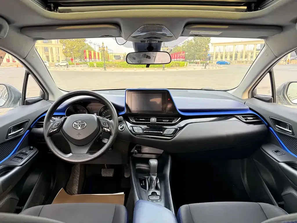 Toyota C-HR — фото 3