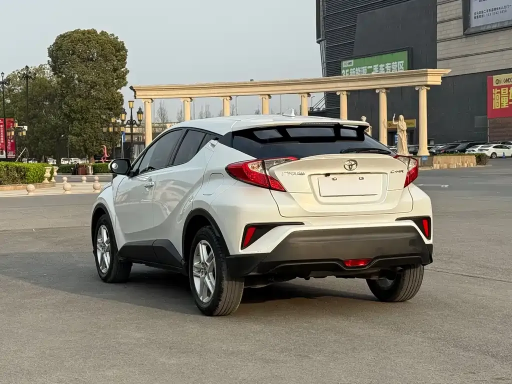 Toyota C-HR — фото 5