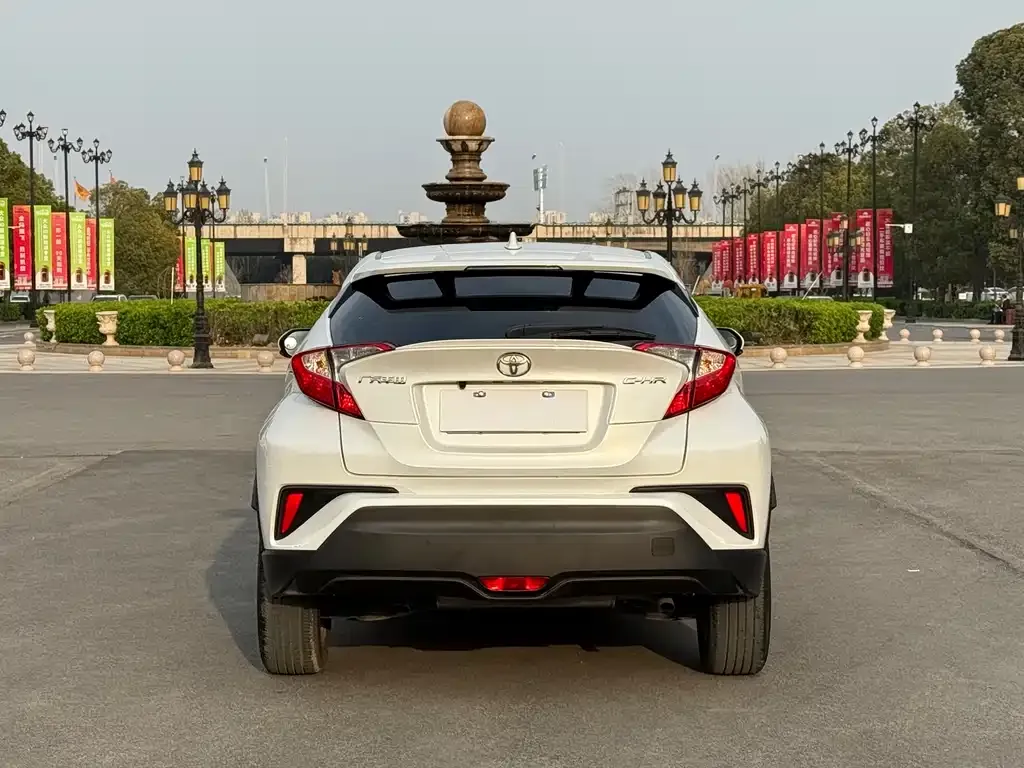 Toyota C-HR — фото 7