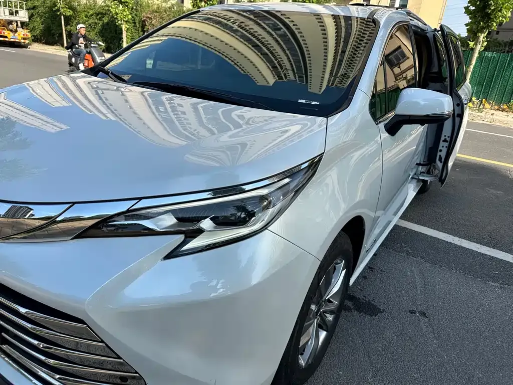 Toyota Sienna 2023 из CN, фото 9