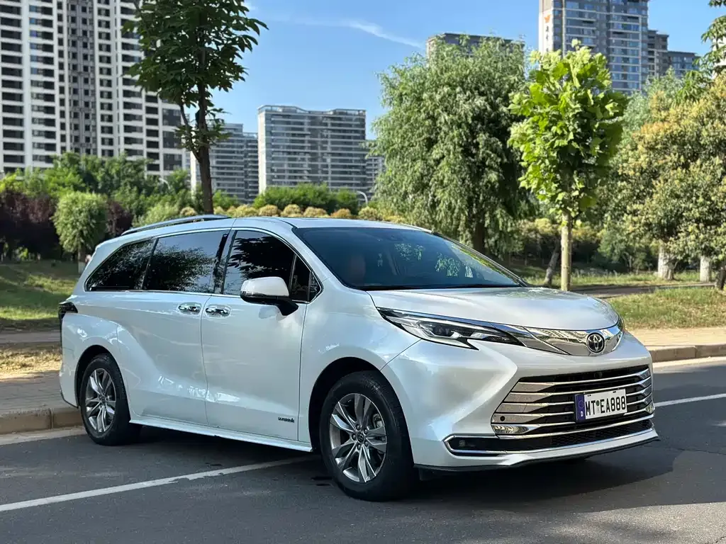 Toyota Sienna 2023 из CN, фото 3