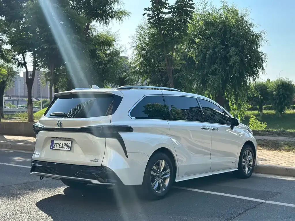 Toyota Sienna 2023 из CN, фото 10
