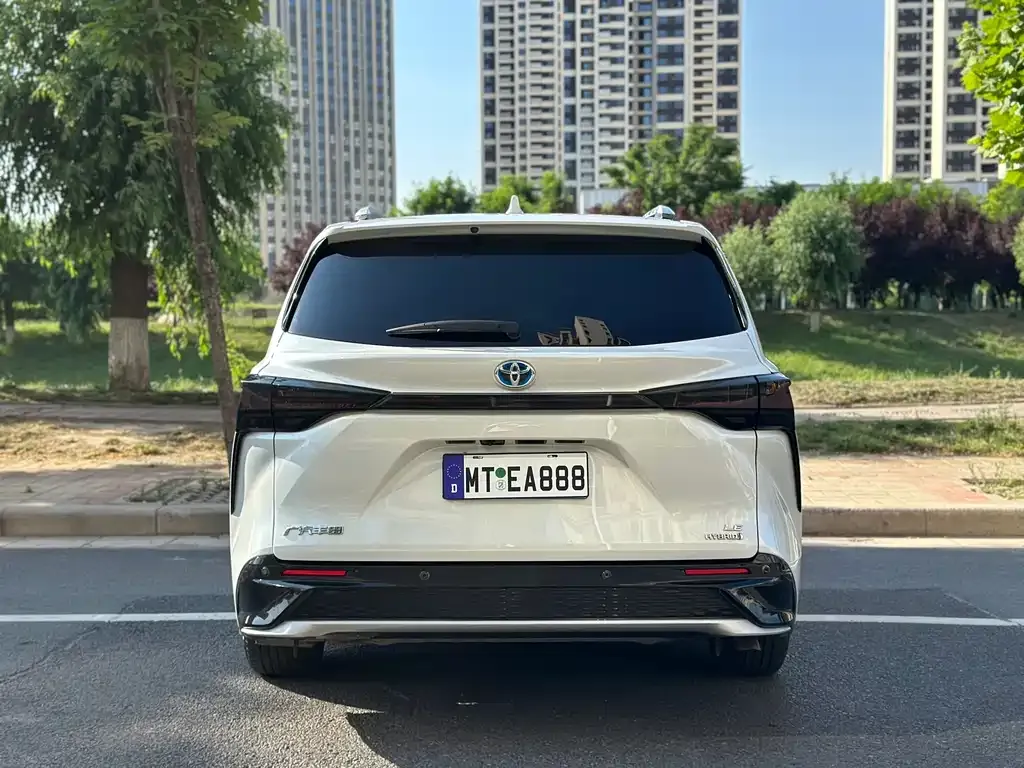 Toyota Sienna 2023 из CN, фото 4