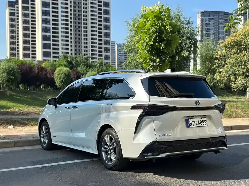 Toyota Sienna 2023 из CN, фото 8