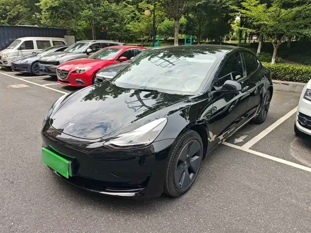 Tesla Model 3 — фото 1