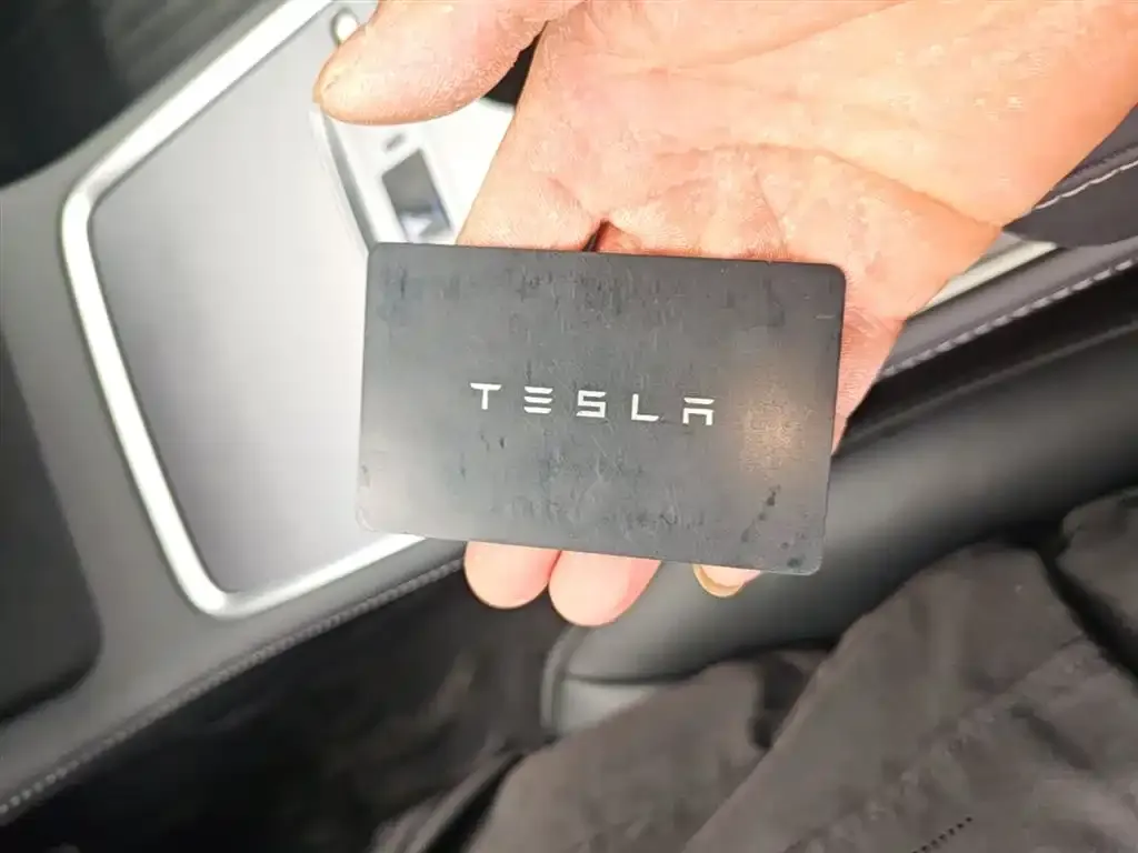 Tesla Model 3 — фото 2