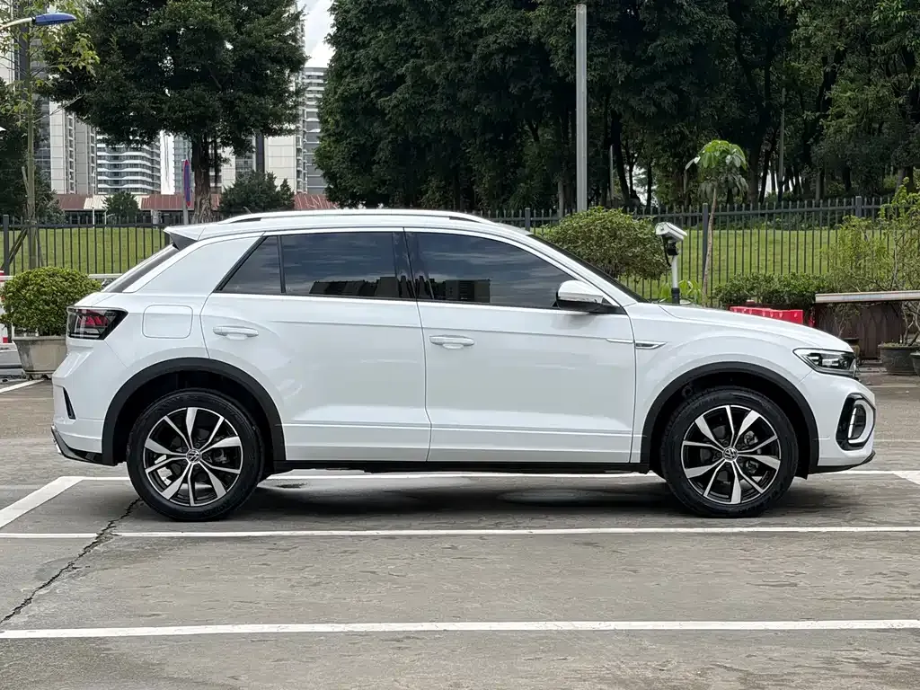 Volkswagen T-Roc — фото 10