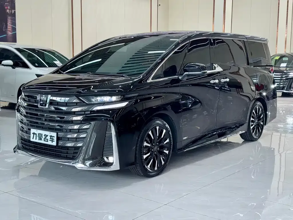 Toyota Vellfire — фото 1