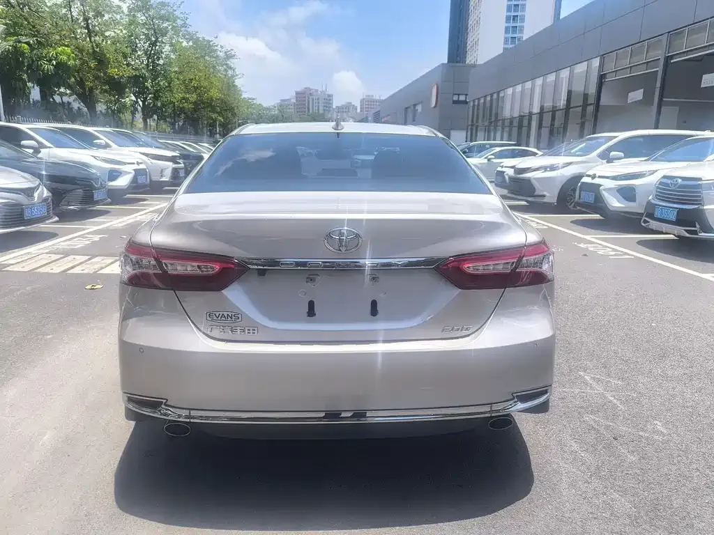 Toyota Camry — фото 4