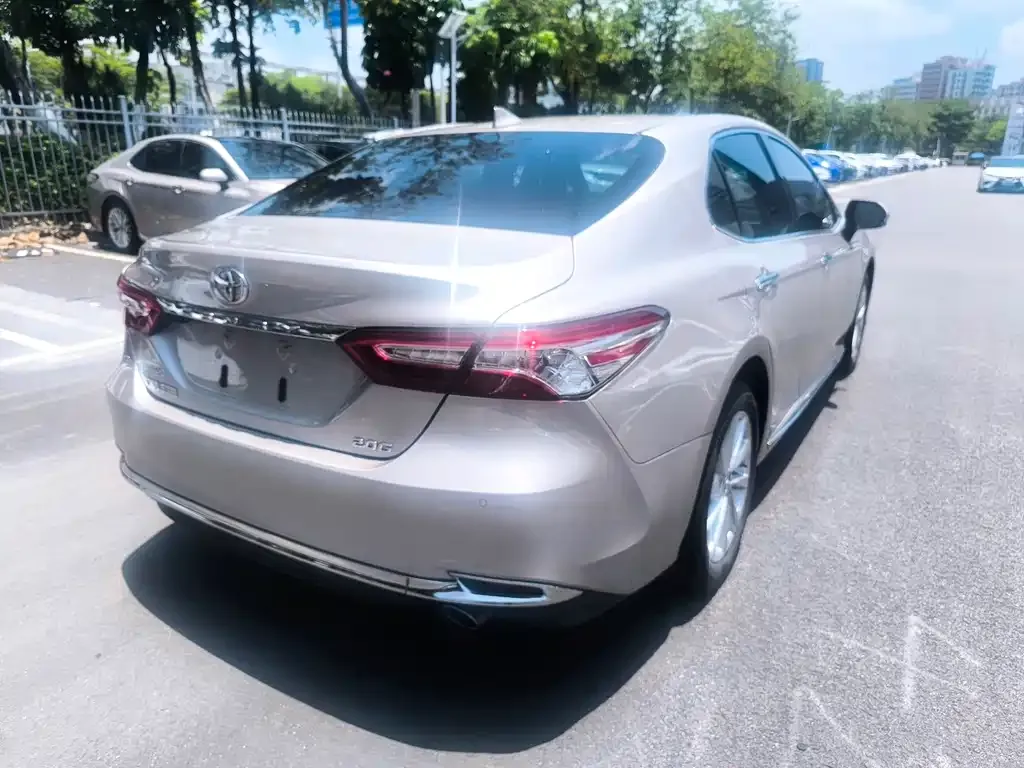 Toyota Camry — фото 8