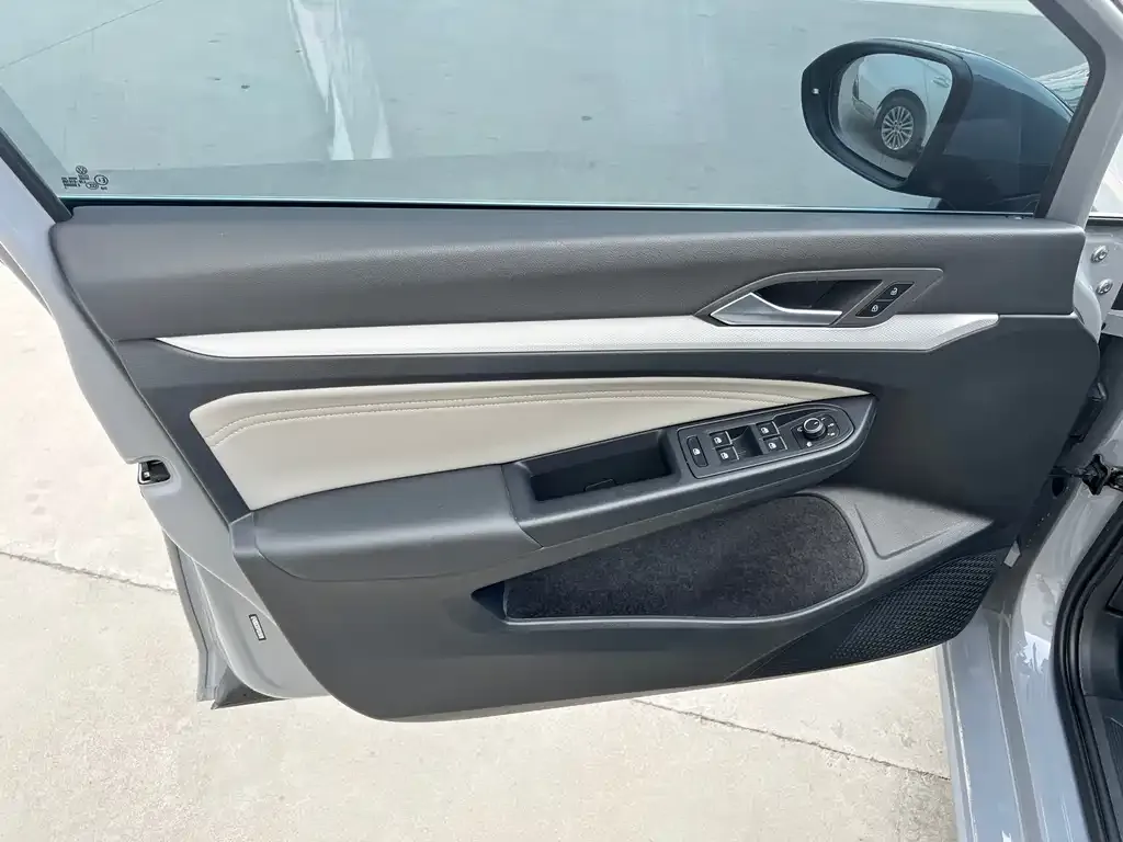 Volkswagen Golf 2023 из CN, фото 6