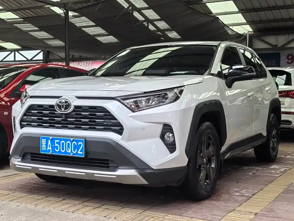 Toyota RAV4 — фото 7