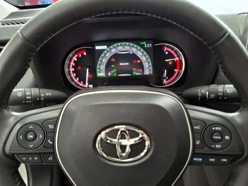 Toyota RAV4 — фото 3