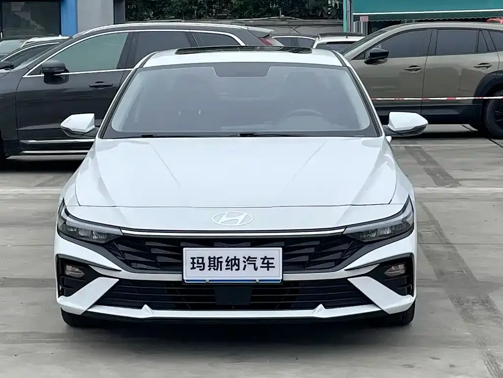 Hyundai Elantra — фото 3