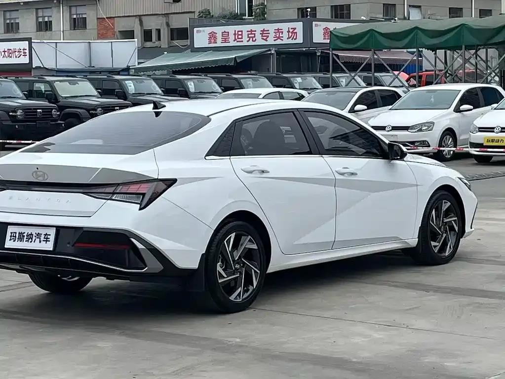 Hyundai Elantra — фото 6