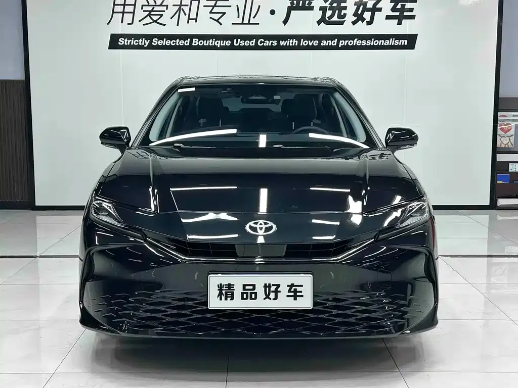 Toyota Camry — фото 8