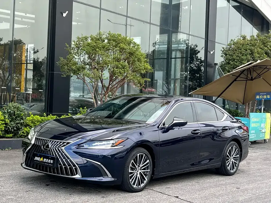 Lexus ES — фото 1