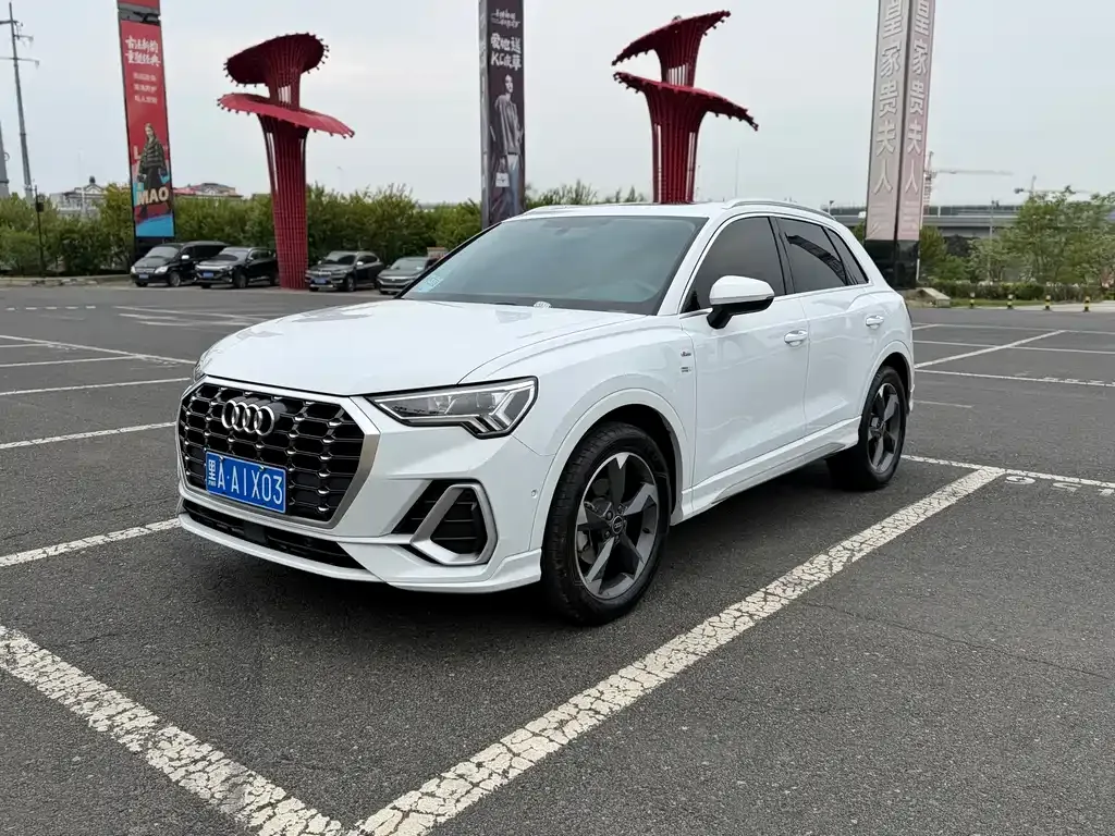 Audi Q3 — фото 1