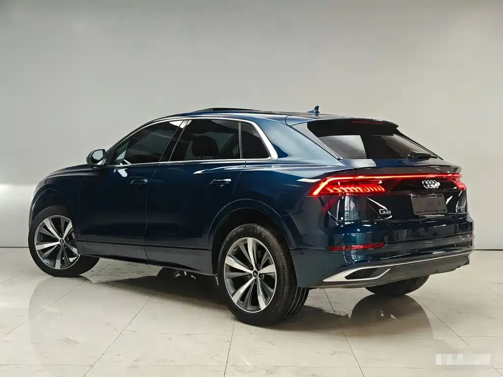 Audi Q8 2021 из CN, фото 3