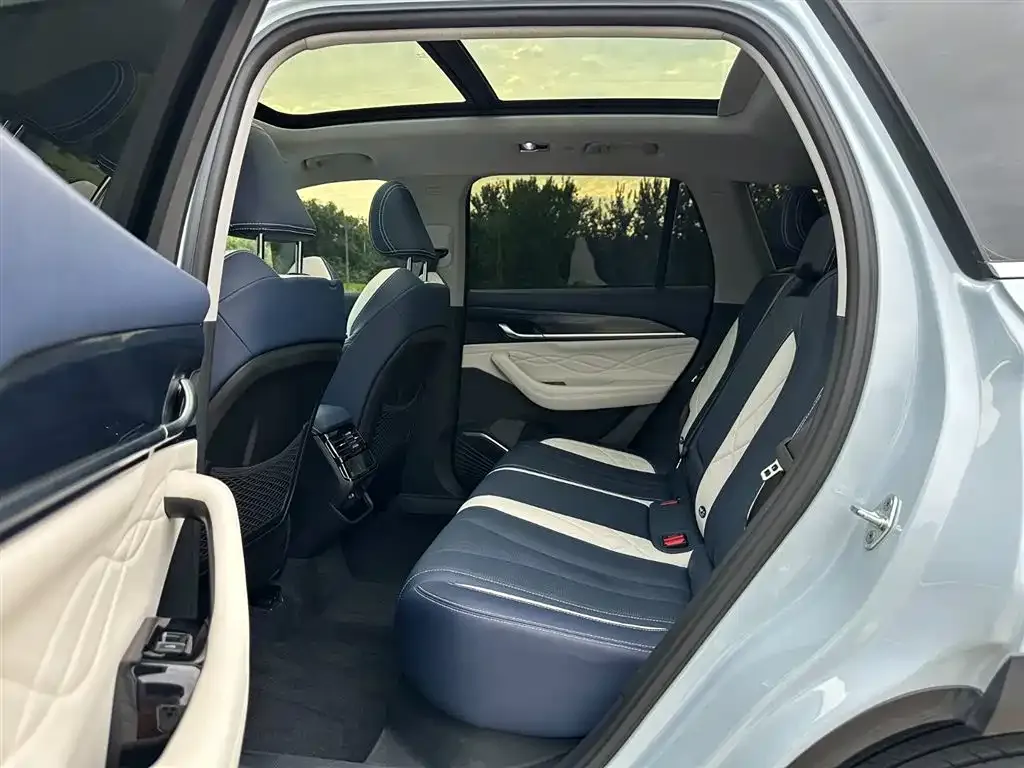 Geely Xingyue L 2023 из CN, фото 2