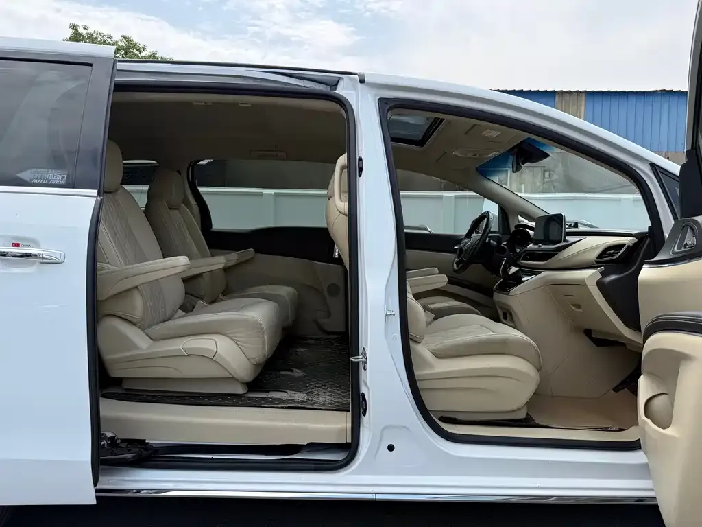 Buick GL8 2023 из CN, фото 2
