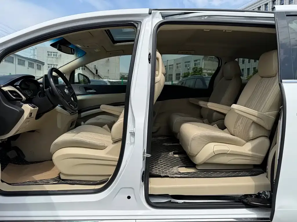 Buick GL8 2023 из CN, фото 9