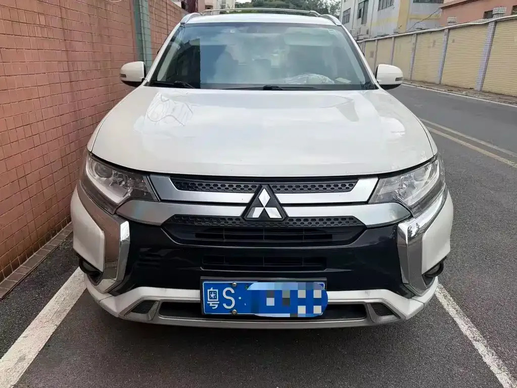 Mitsubishi Outlander — фото 4
