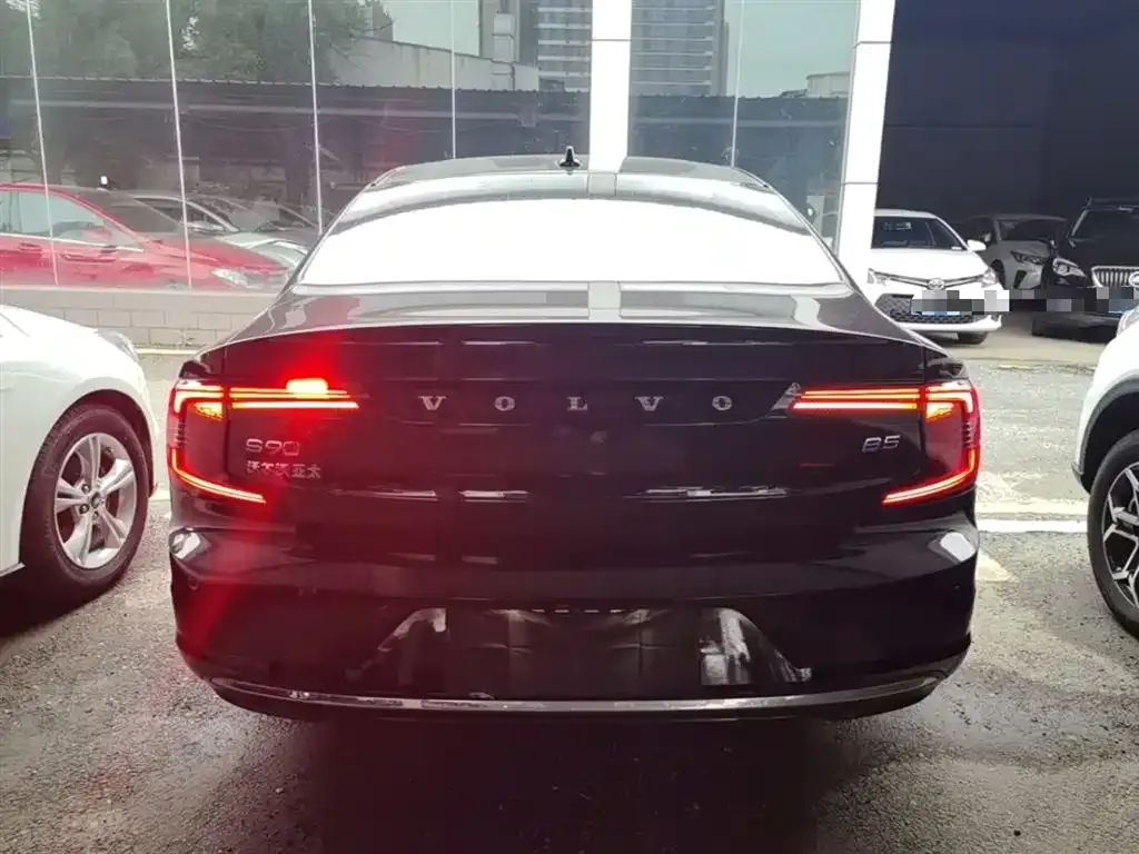 Volvo S90 — фото 10