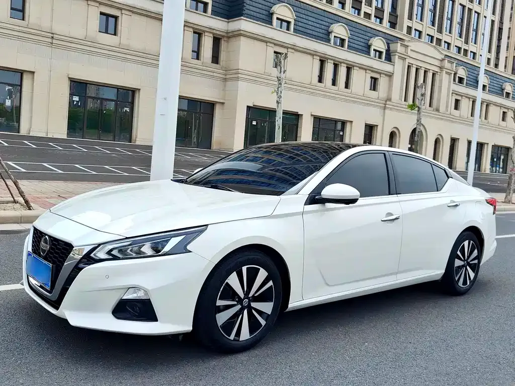 Nissan Teana — фото 1
