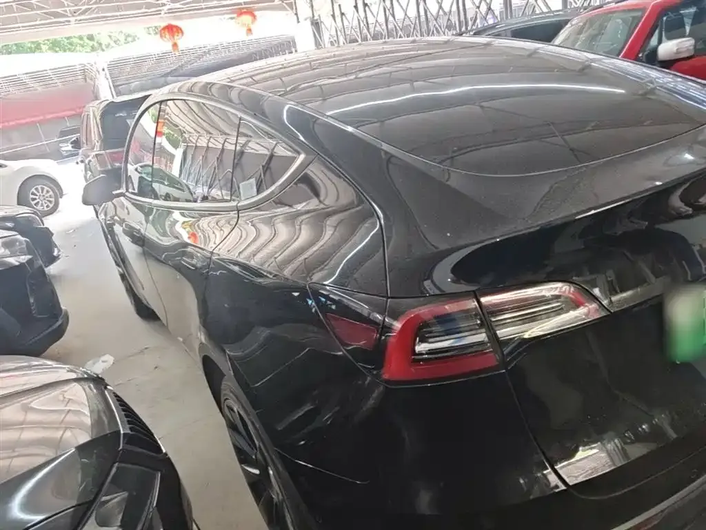 Tesla Model Y — фото 10
