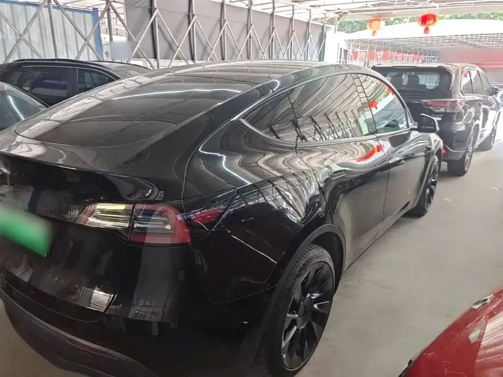 Tesla Model Y — фото 8