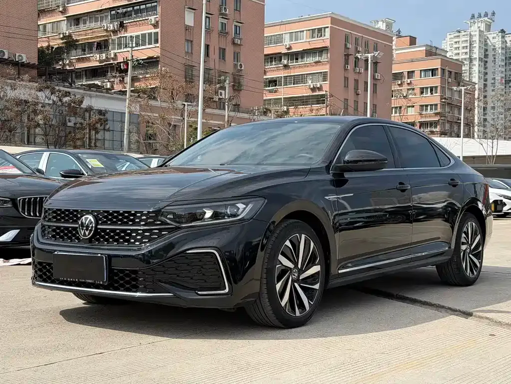 Volkswagen Passat — фото 1
