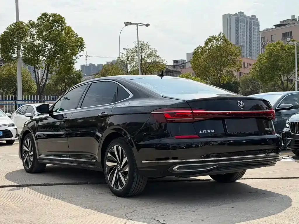 Volkswagen Passat — фото 10