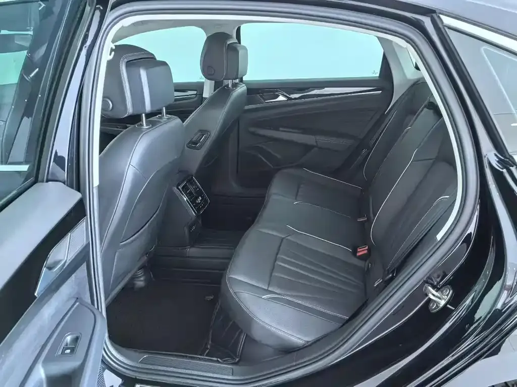 Volkswagen Passat — фото 7