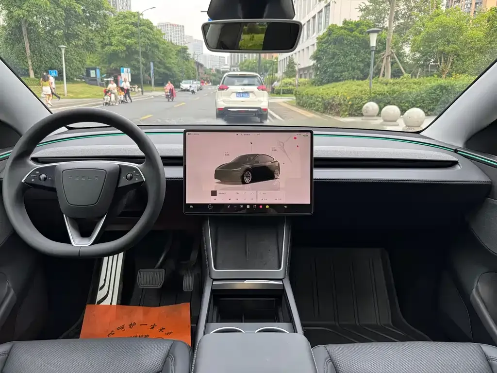Tesla Model Y — фото 8