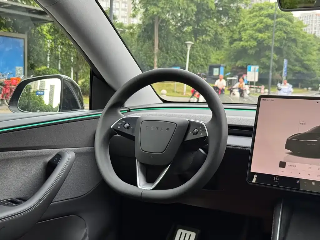 Tesla Model Y — фото 3