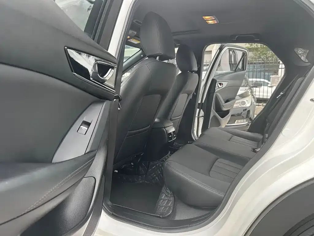 Mazda CX-4 2021 из CN, фото 2