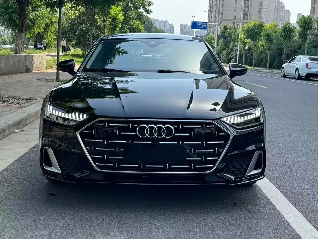 Audi A7L — фото 1