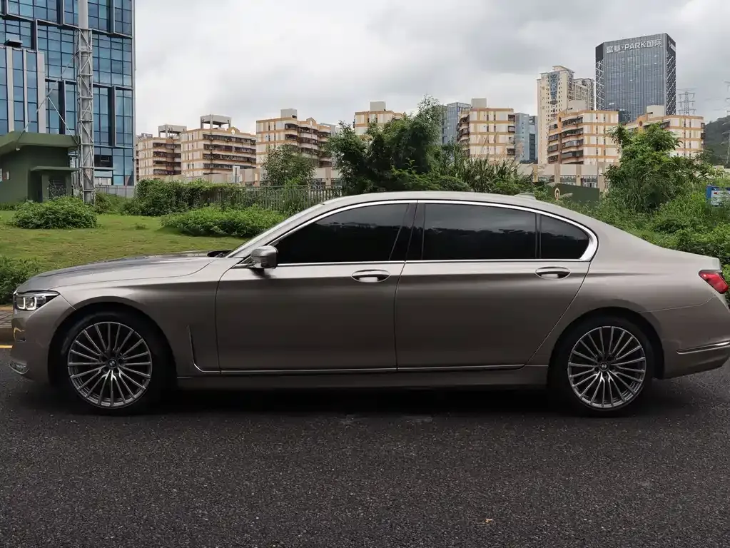 BMW 7 Series 2021 из CN, фото 4
