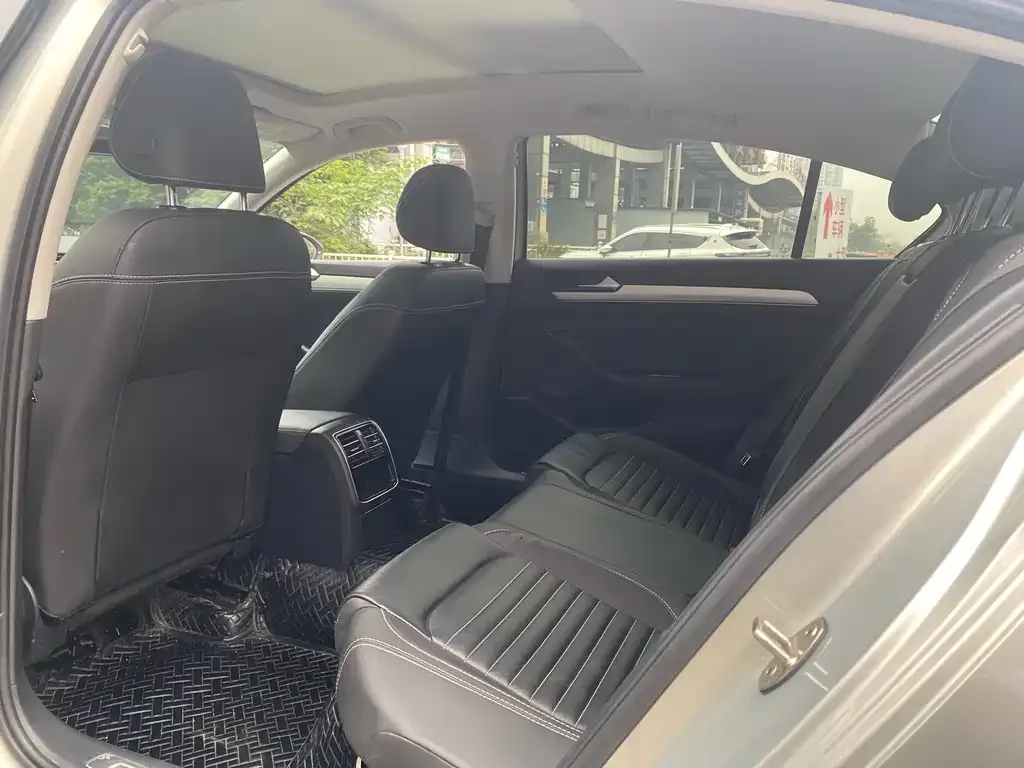 Volkswagen Magotan 2023 из CN, фото 3