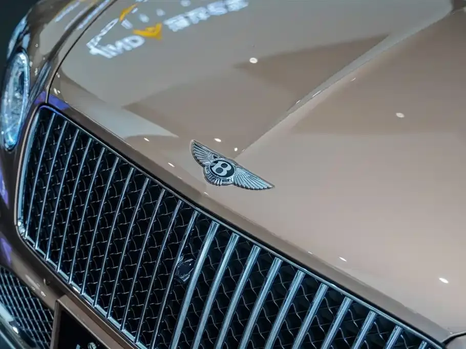Bentley Bentayga — фото 6
