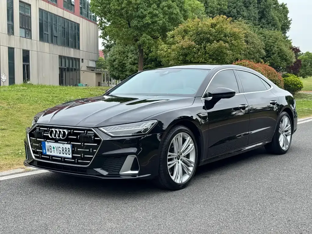 Audi A7L — фото 1