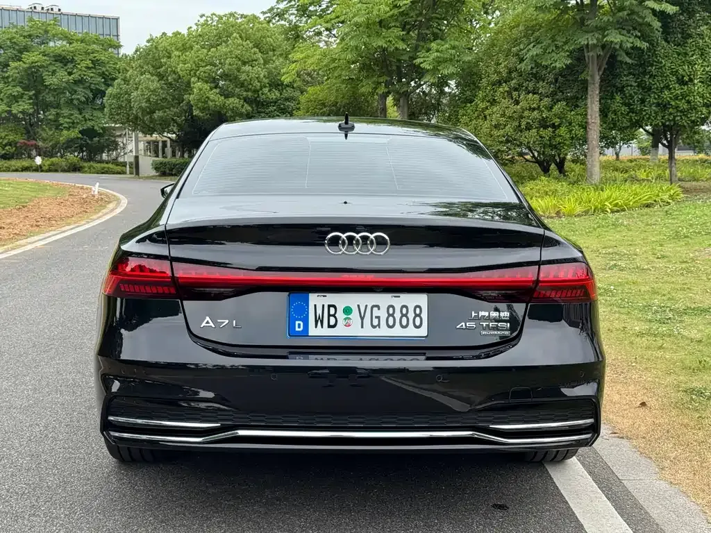 Audi A7L — фото 10