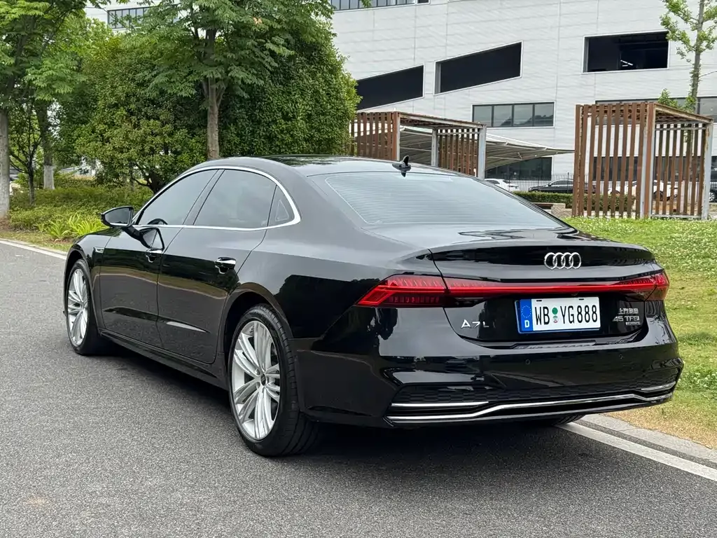 Audi A7L — фото 9